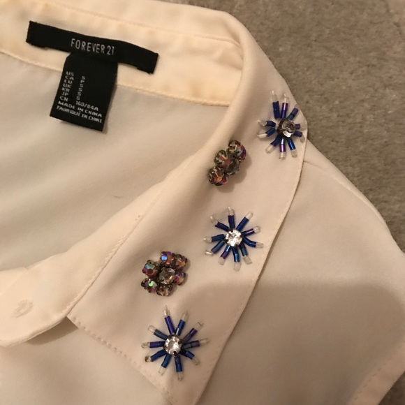 Beautiful beaded collar button-down top! - Picture 2 of 4